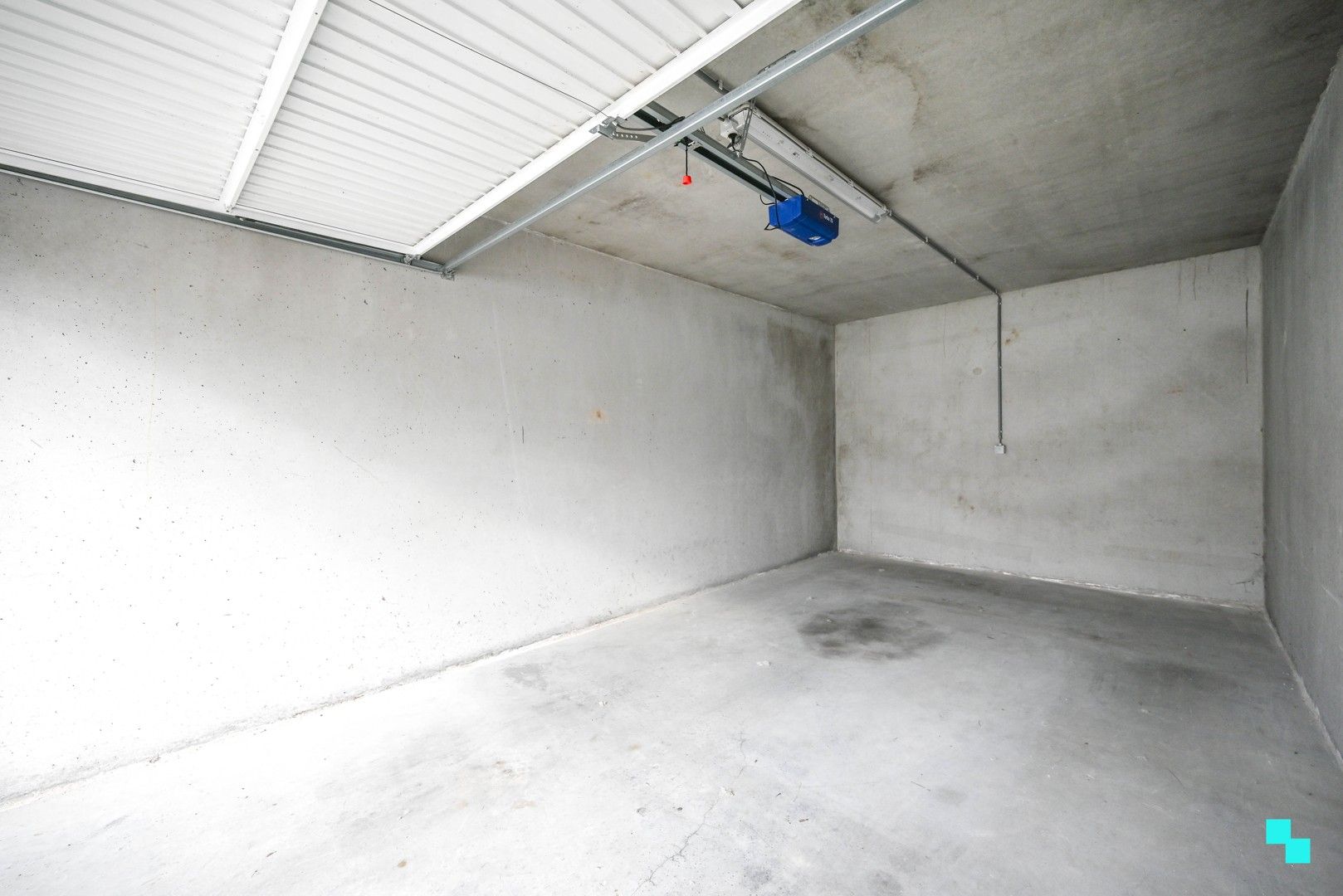 Instapklaar appartement met twee terrassen in Oostrozebeke foto 23