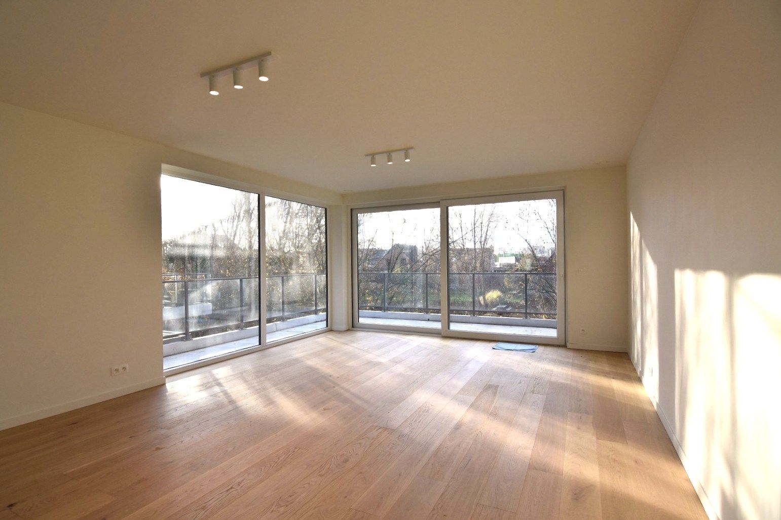 Gloednieuw 2-slpk appartement in moderne woonresidentie met vijverzicht foto 5