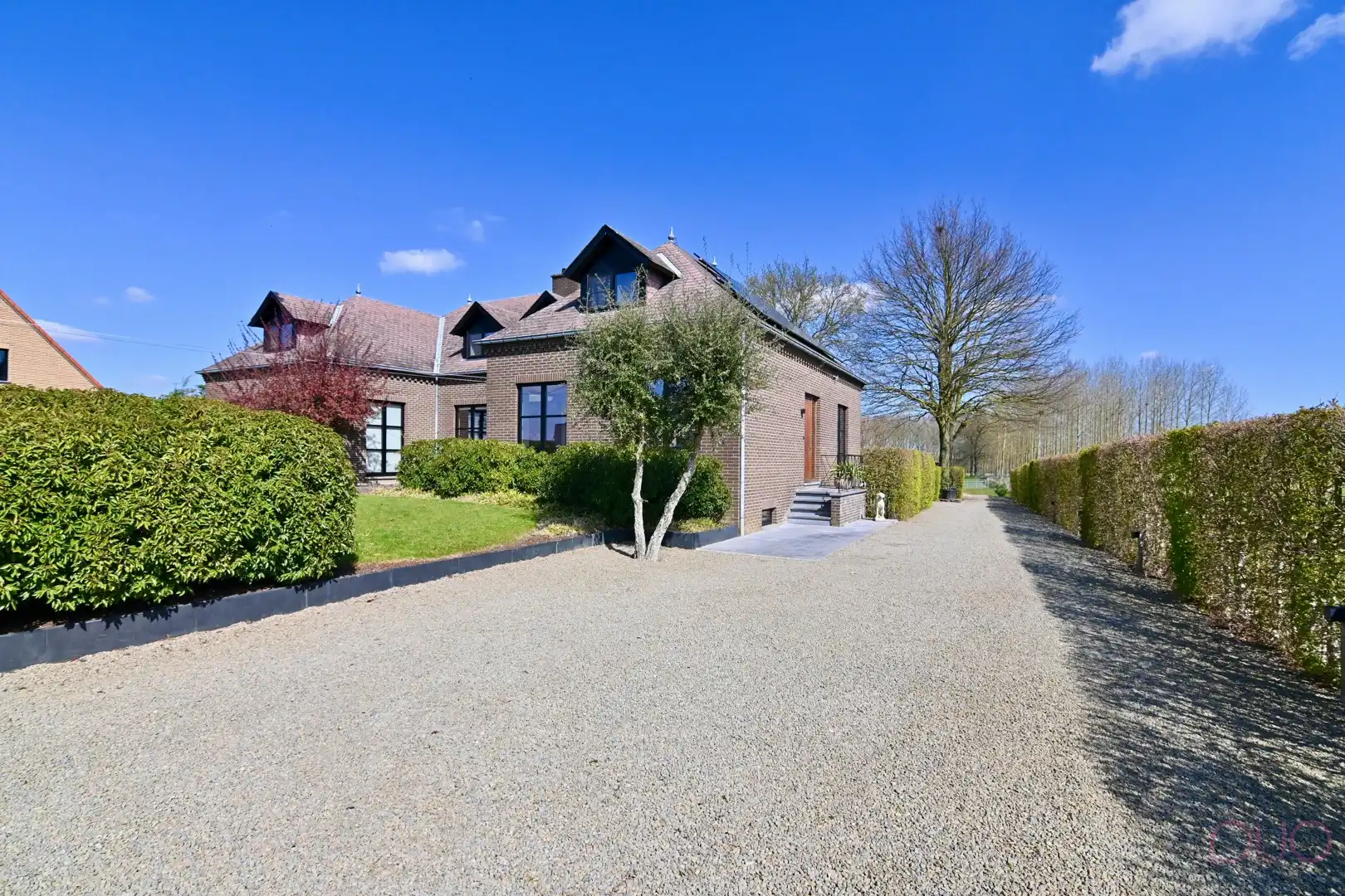 Gerenoveerd halfopen bebouwing op een prachtig perceel van 1h39a60ca inclusief weilanden foto {{pictureIndex}}