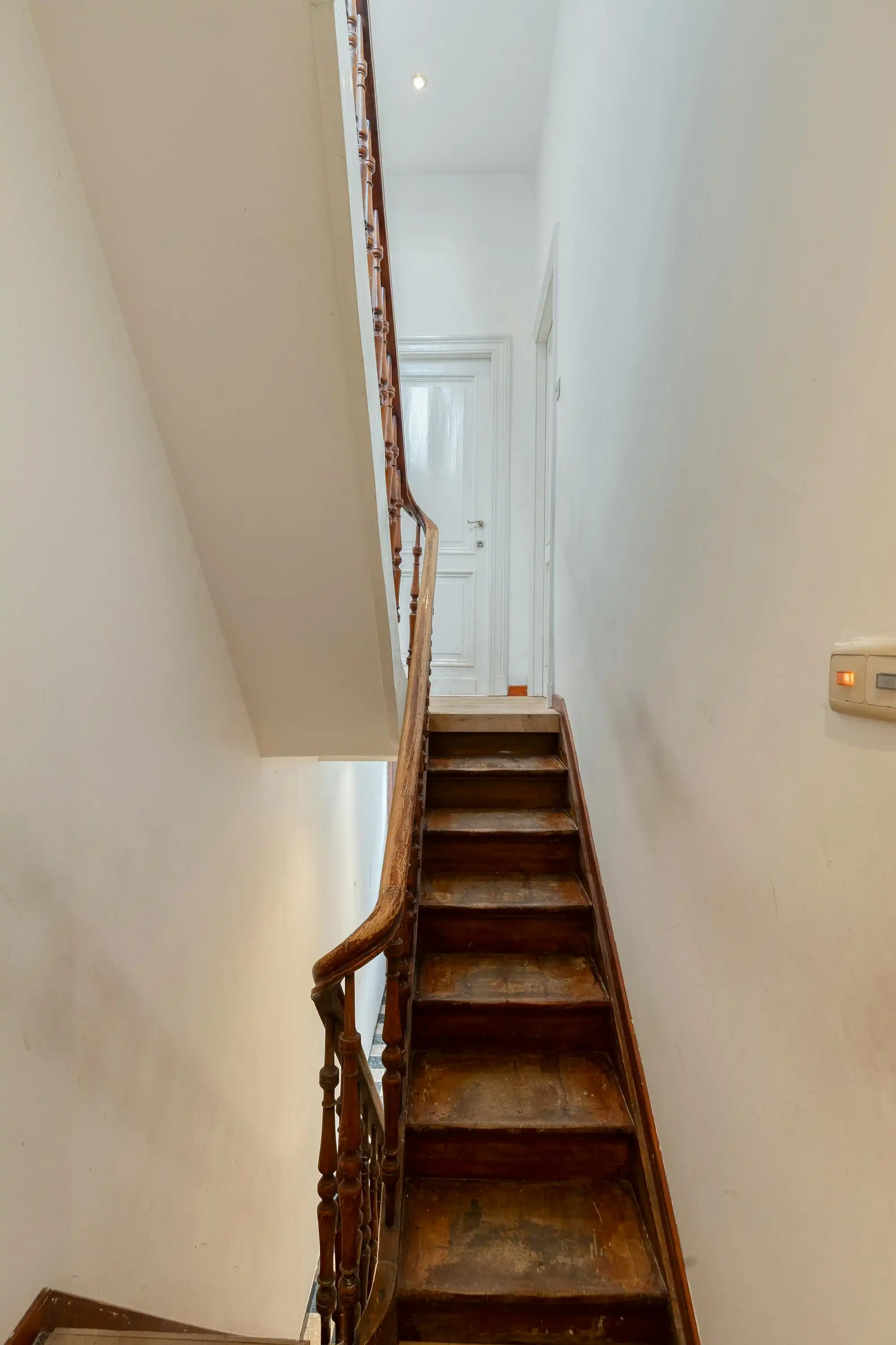 Op te frissen huis met 4 slaapkamers te koop in Borgerhout! foto 12