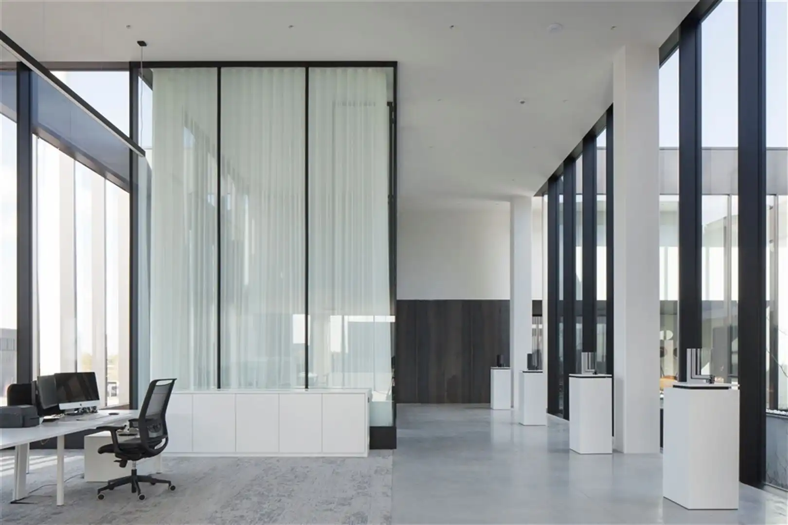 Modern bedrijfspand met kantoren te Harelbeke foto 18