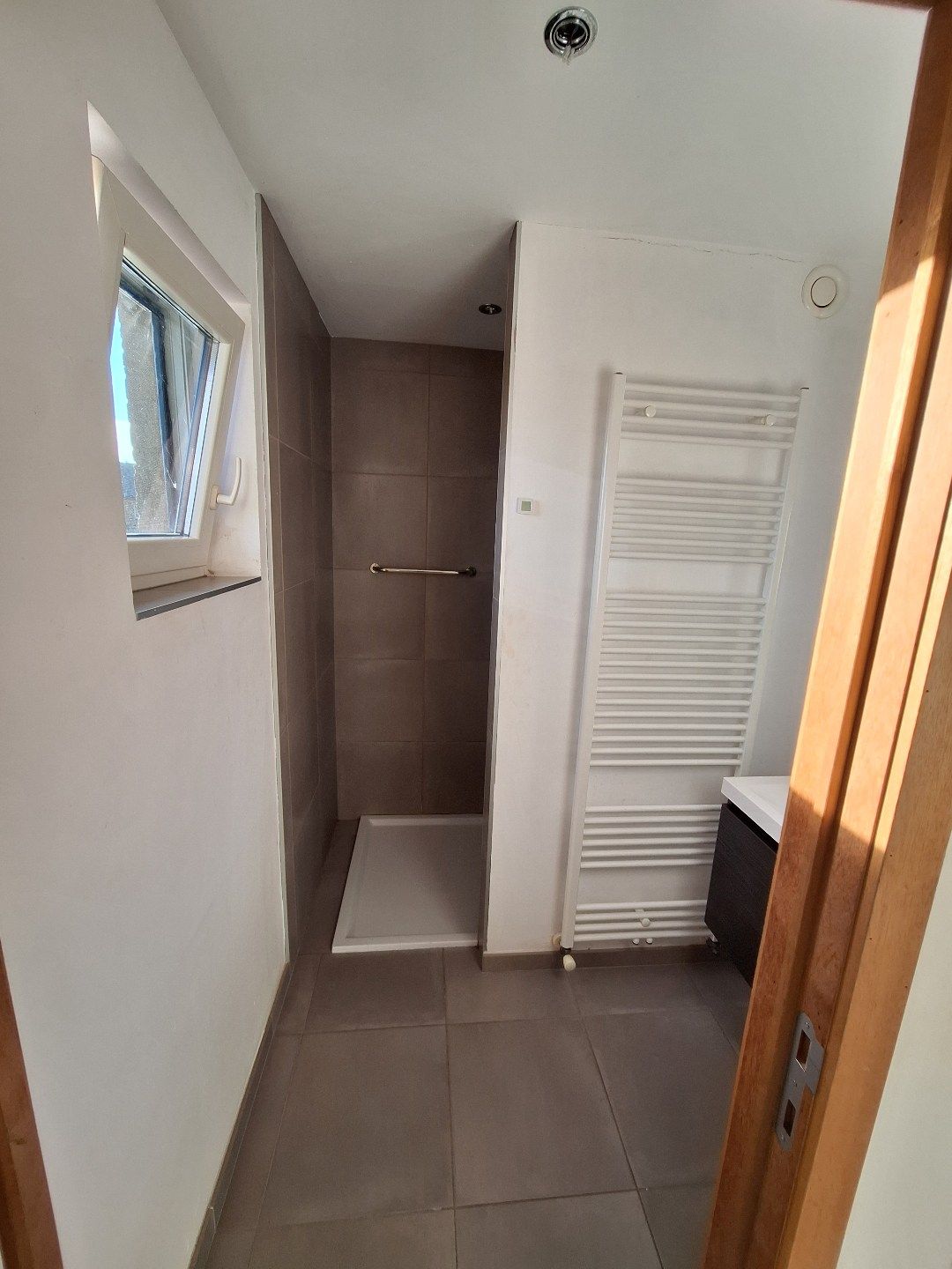 Recent appartement met 1 slaapkamer en private berging foto 6