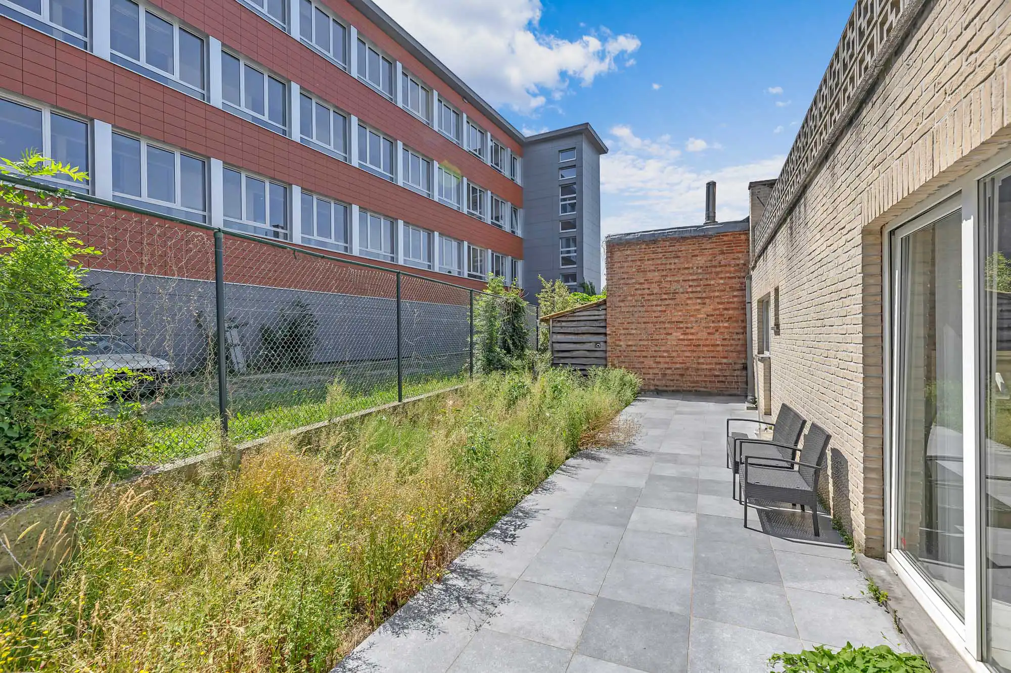 Commercieel gelijkvloers met ruim appartement foto 13