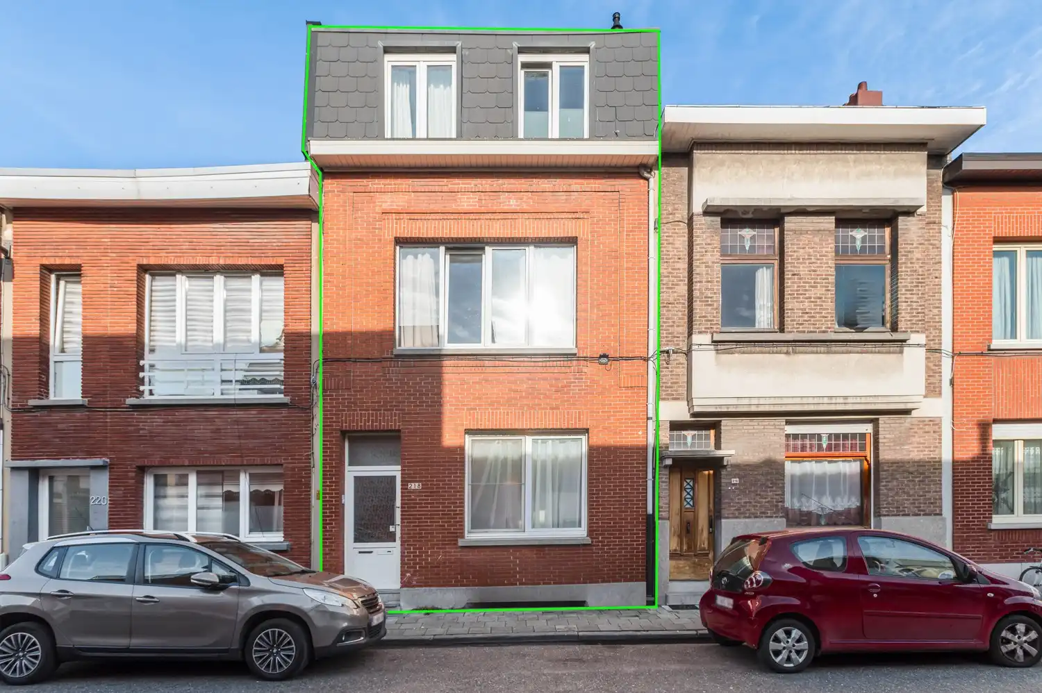 Opbrengsteigendom met 2 appartementen in Deurne! foto {{pictureIndex}}