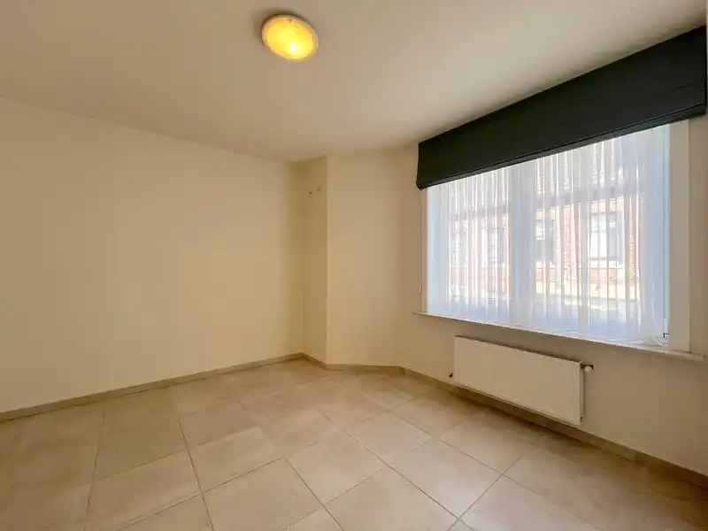 APPARTEMENT MET AUTOSTAANPLAATS te TORHOUT foto 7