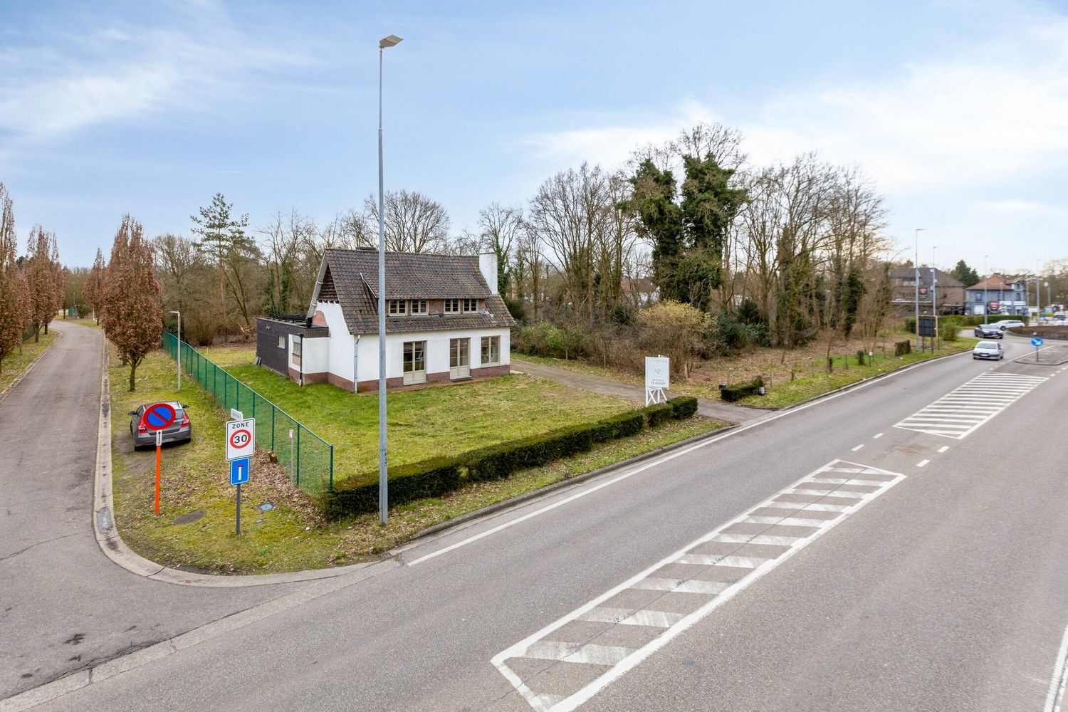 Grotendeels gerenoveerde woning met 5 slaapkamers! foto {{pictureIndex}}
