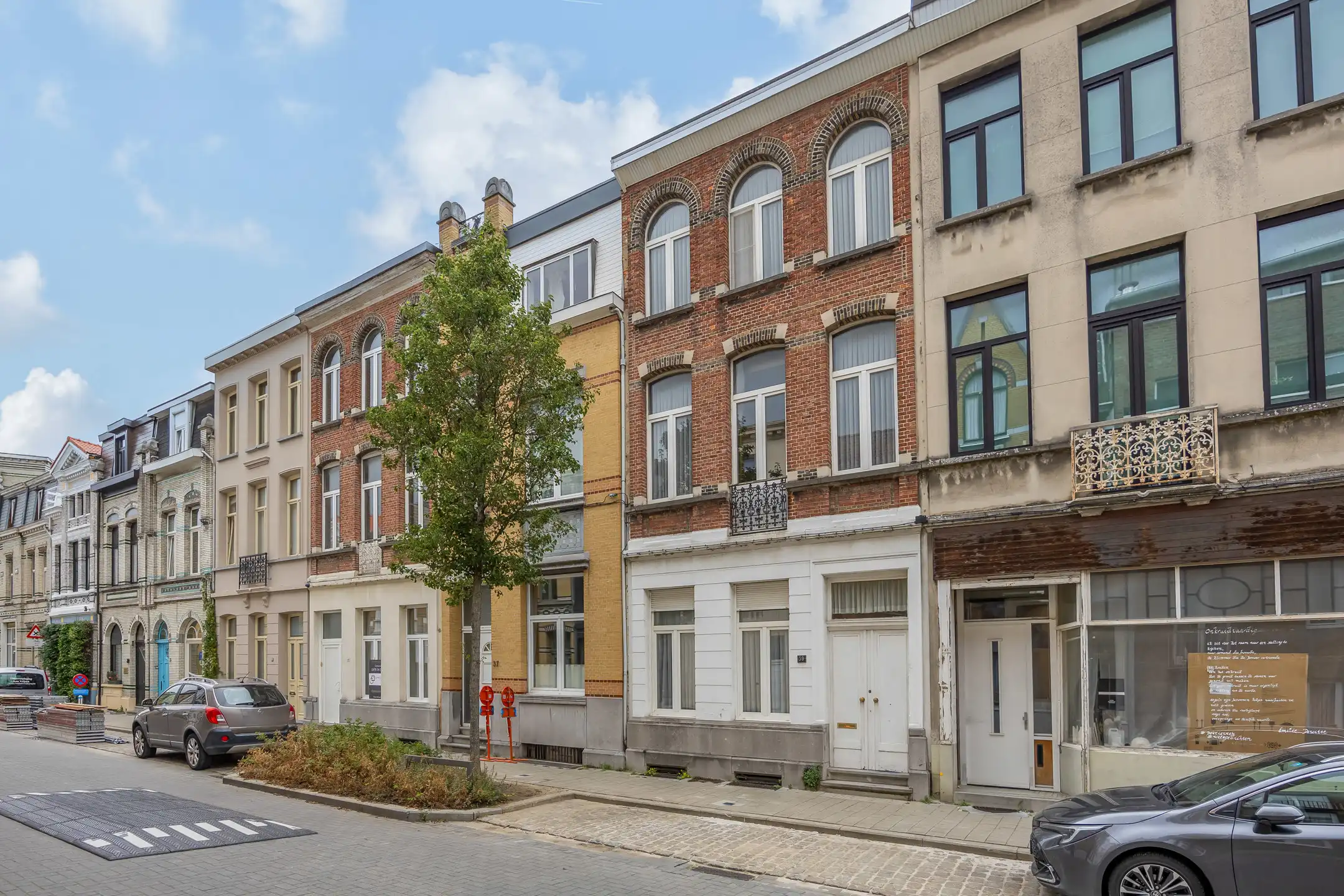 Hoofdfoto van de publicatie: Authentieke herenwoning met potentieel te koop