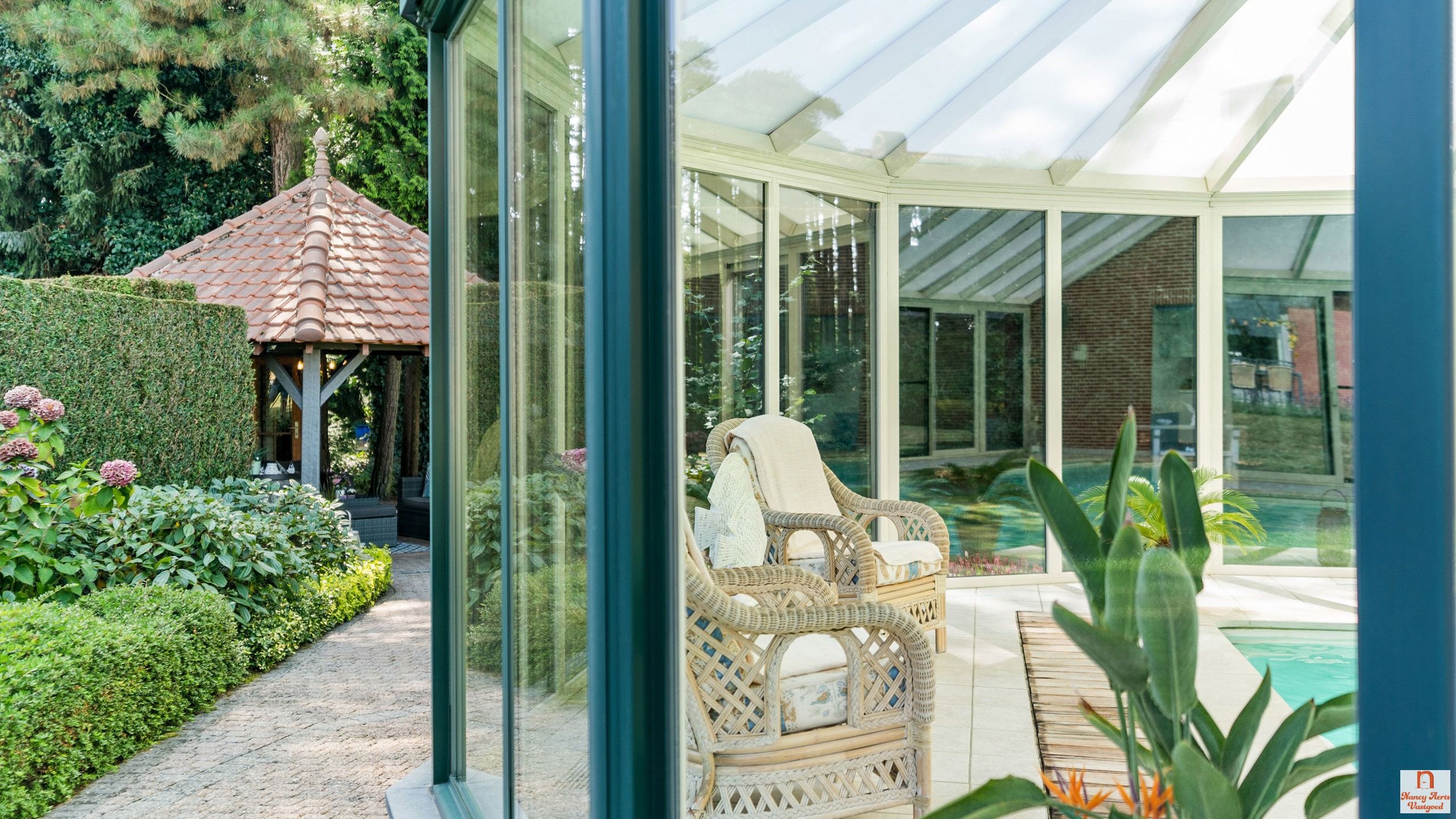 Luxueuze villa met overdekt zwembad, bos en weiland foto 46