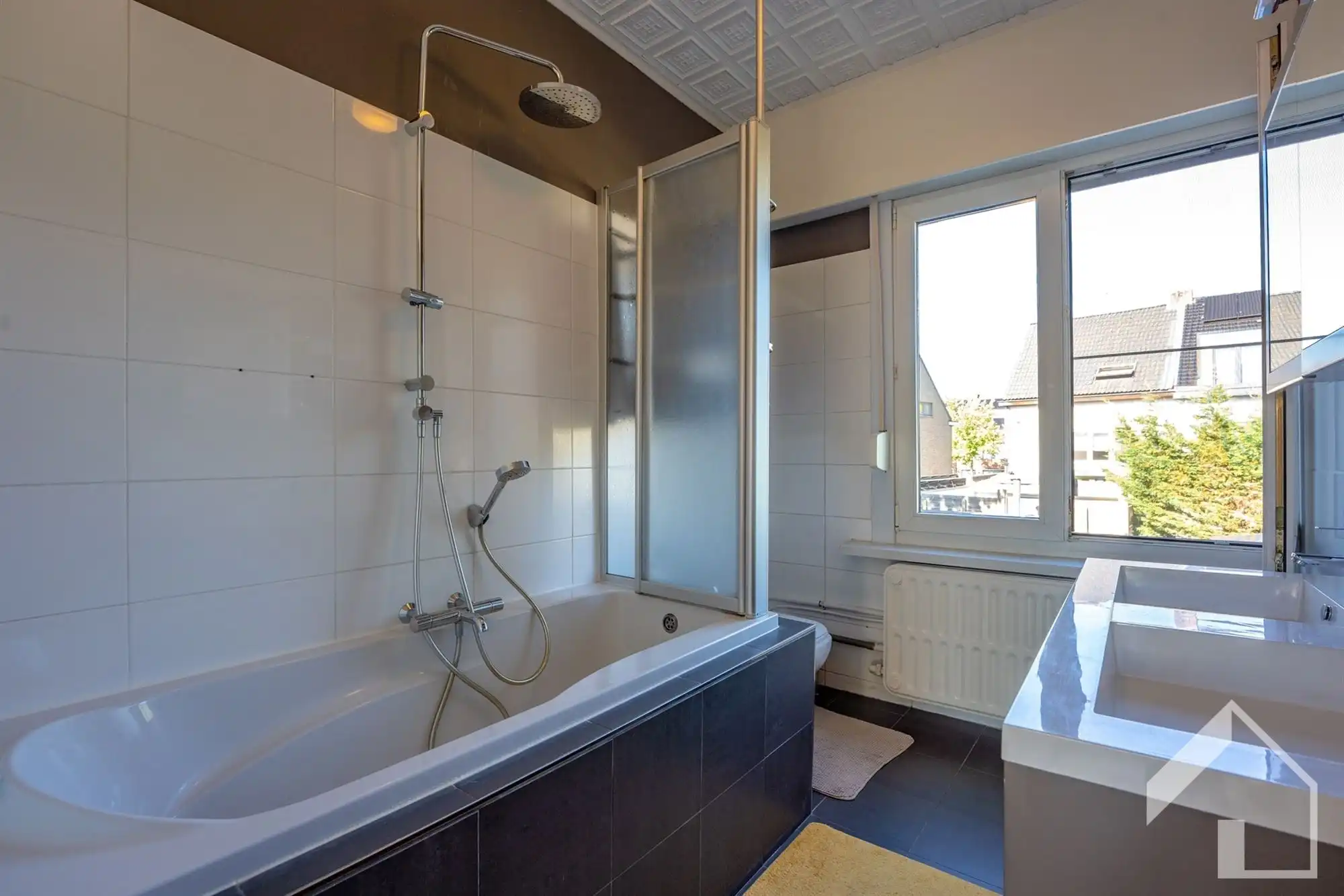 Leuke gezinswoning met tuin en 3 ruime slaapkamers foto 12