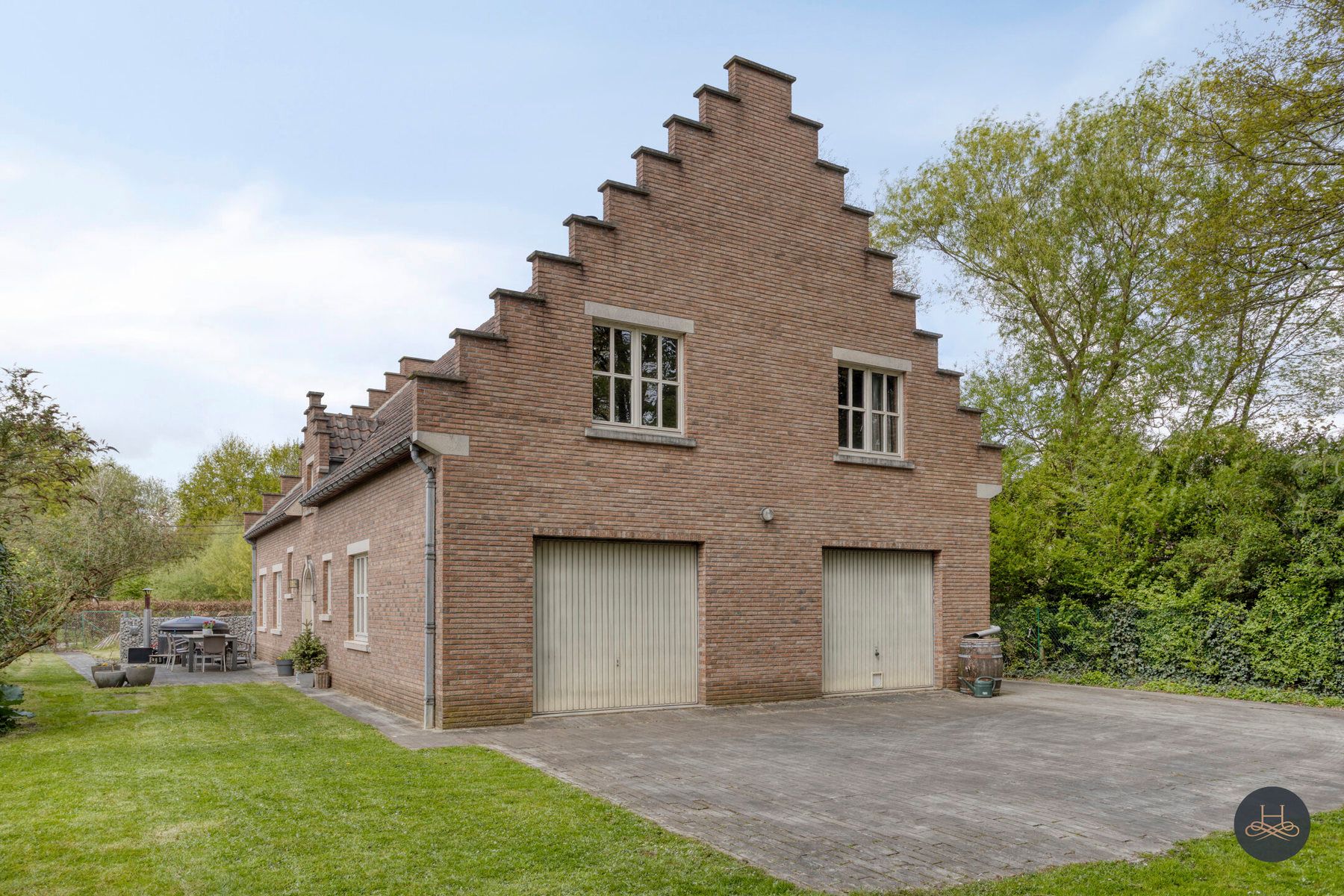 Karaktervolle, goed onderhouden woning nabij het centrum foto 4