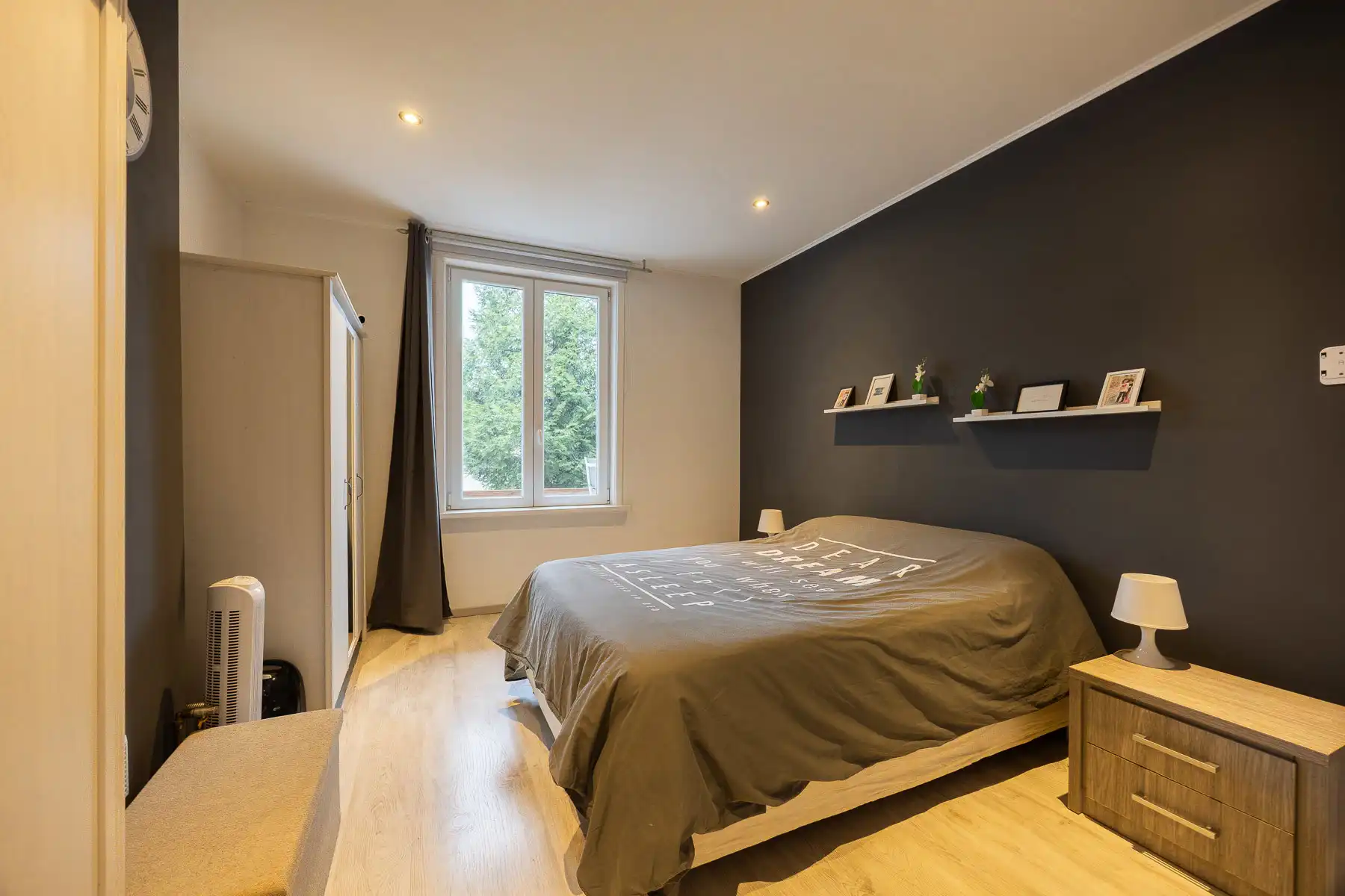 Gerenoveerd appartement met 2 slaapkamers en gezellig terras foto 17