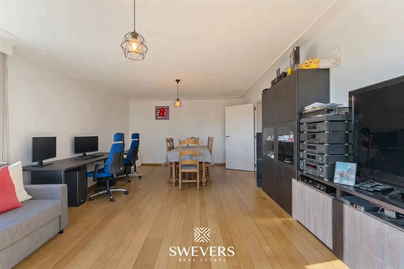 Appartement met 2 slaapkamers en terras op toplocatie aan het Leopoldplein in Hasselt – optionele staanplaatsen beschikbaar foto 3