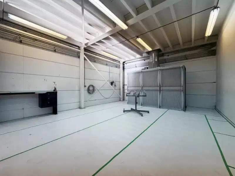 Magazijn met showroom te huur foto 3