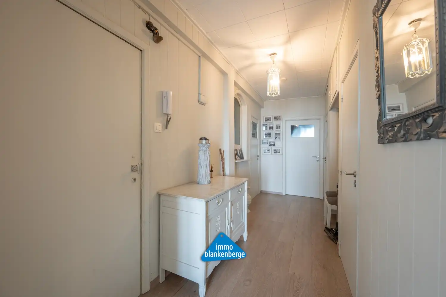Instapklaar gemeubeld appartement op de Zeedijk van Blankenberge foto 7