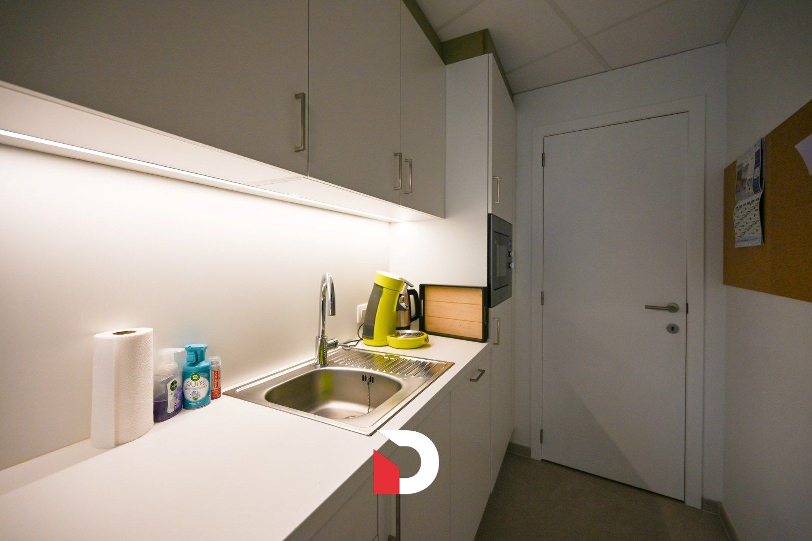 Recente kantoorruimte met 2 parkings op toplocatie te Sint-Michiels (Brugge) foto 5