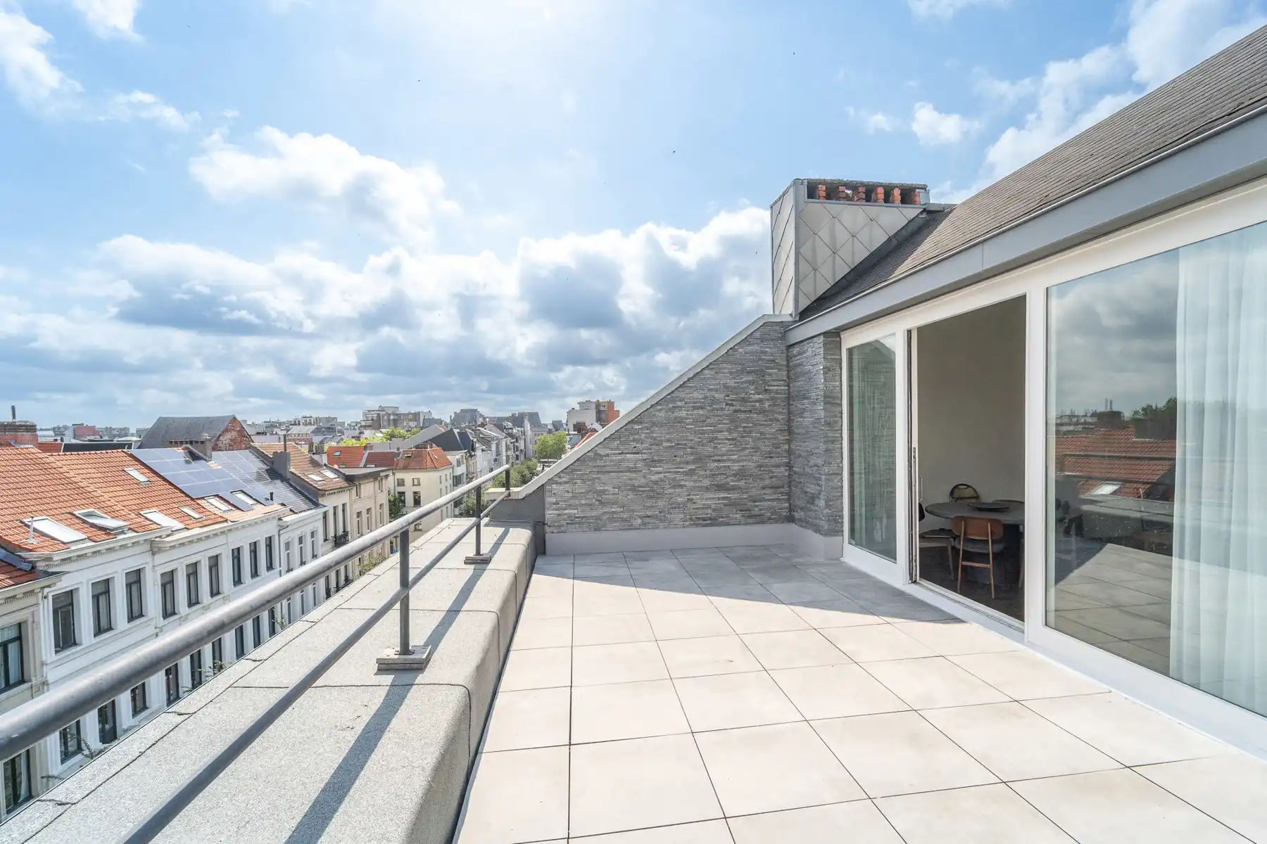 Gemeubelde penthouse met riante terrassen op ’t Zuid, uniek! foto 3