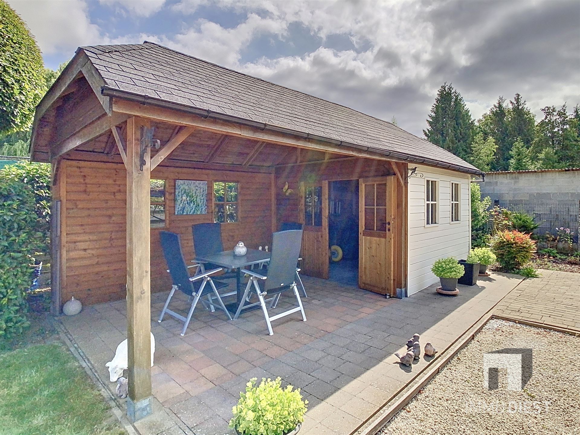 Aantrekkelijke en instapklare woning met 3 slaapkamers en prachtig aangelegde tuin op 12a 77ca. foto 37