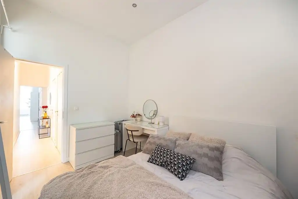 Instapklaar gelijkvloers appartement met stadskoer foto 8