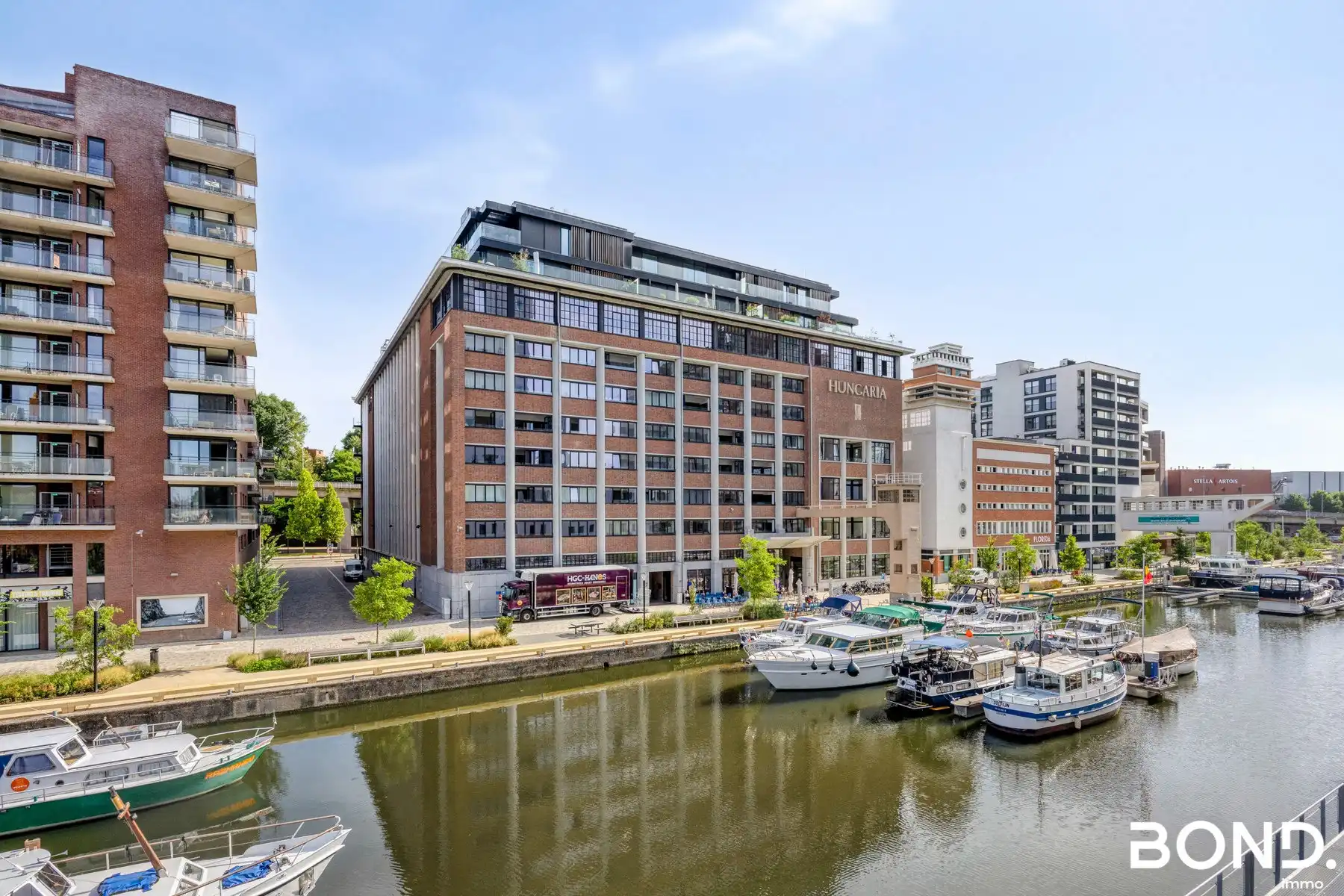 Studio met loftgevoel en parking aan de Vaartkom in Hungaria foto 23