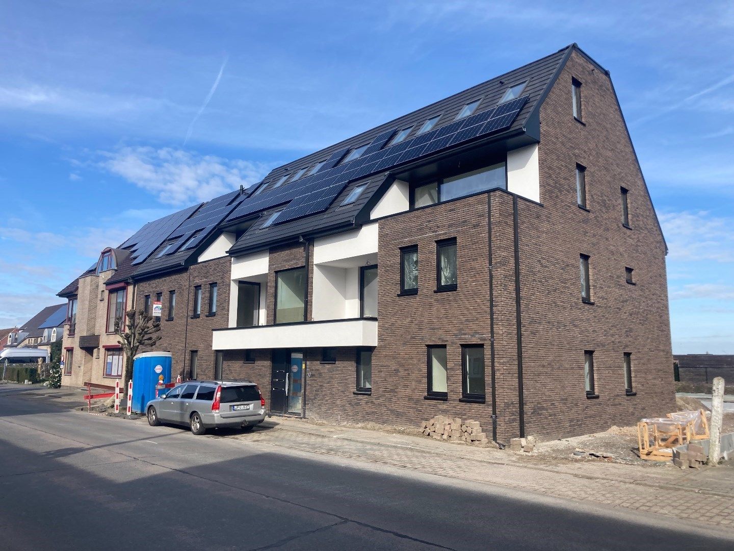 Energiezuinig nieuwbouw duplexappartement met zonnig terras in het hart van Beervelde. foto 2