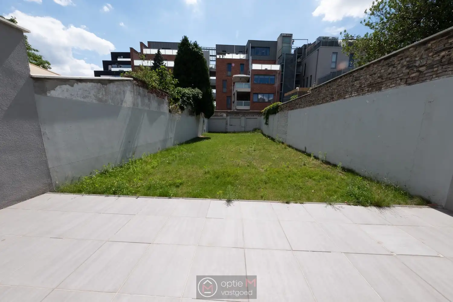 RUIM GELIJKVLOERS APPARTEMENT MET 2 SLPKS EN TUIN MET TERRAS. foto 19