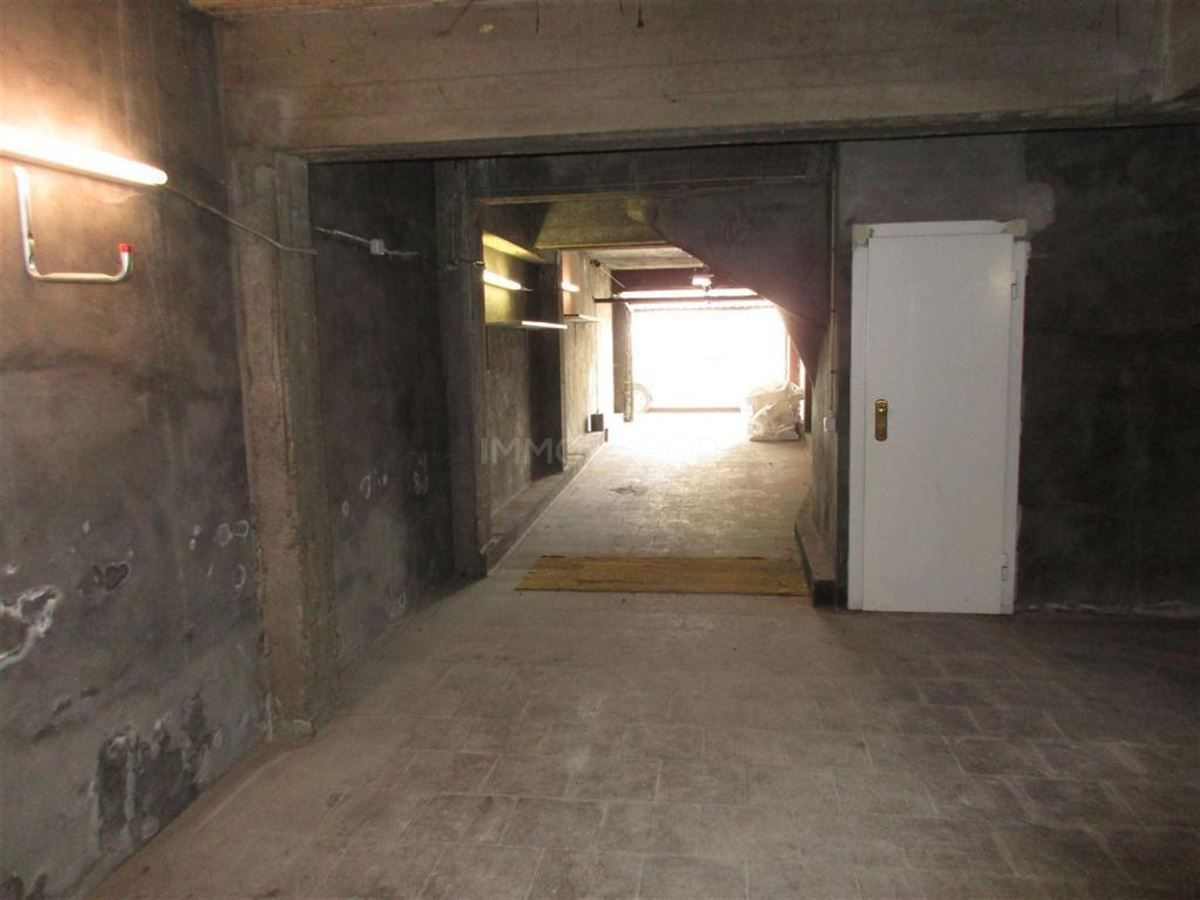 Zeer ruime garage +/ 85m² foto 4