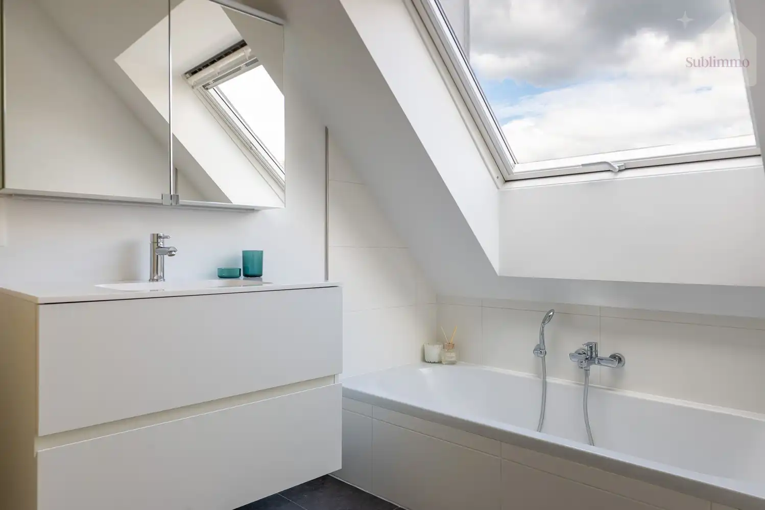 Verzorgd dakappartement met groot terras en dubbele parking foto 10