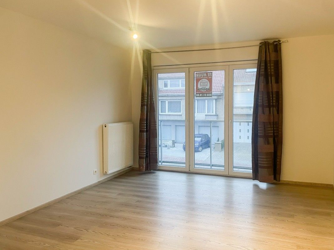 Gezellig 1 slaapkamer appartement met parkeerplaats te Nieuwpoort stad foto 2