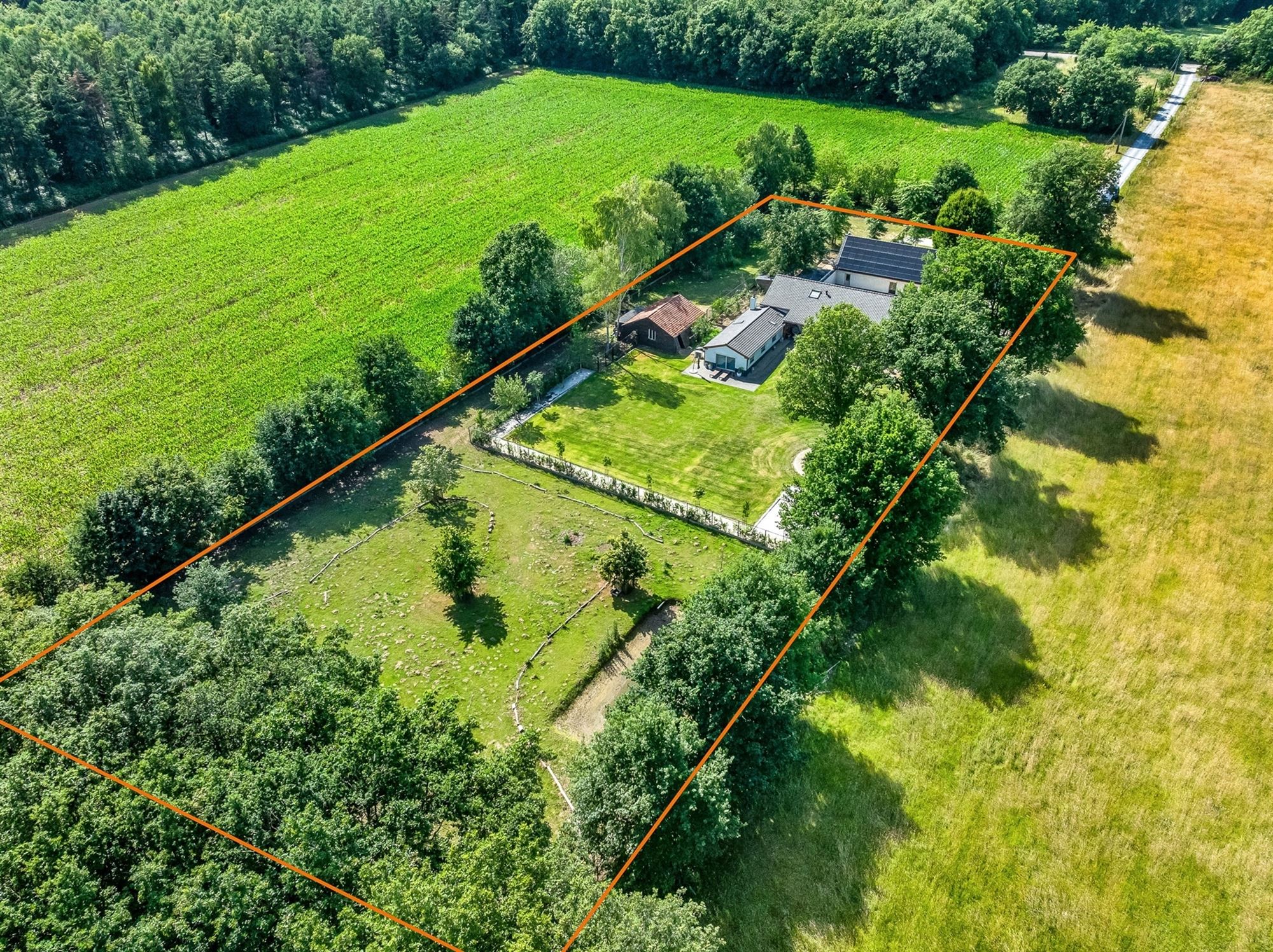 CHARMANTE WONING MET 5 SLAAPKAMERS OP UNIEK GELEGEN PERCEEL VAN 6600M² foto 28
