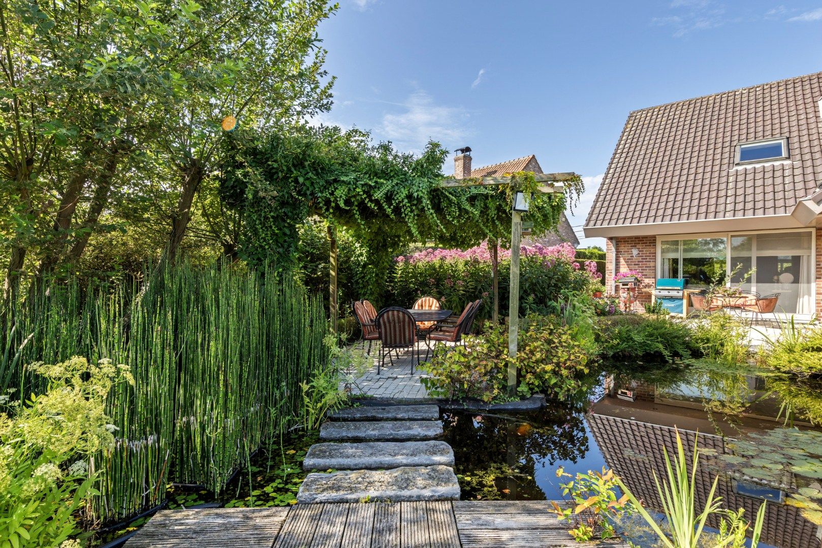 Tijdloze, instapklare, ruime villa met 4 slaapkamers foto 25