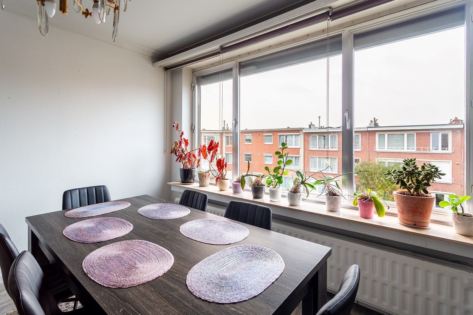 Rustig gelegen, licht en ruim appartement met 2 slk en terras foto 3