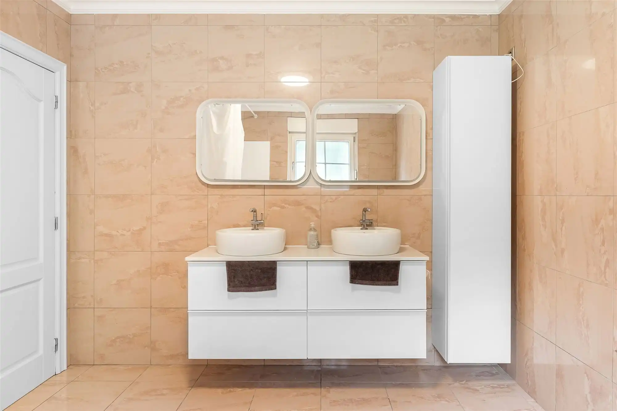 ZEER RUIME, GOED ONDERHOUDEN WONING (269M²) MET 4 SLAAPKAMERS EN RUIME GARAGE OP EEN PERCEEL VAN 10ARE TE BEVERLO foto 18