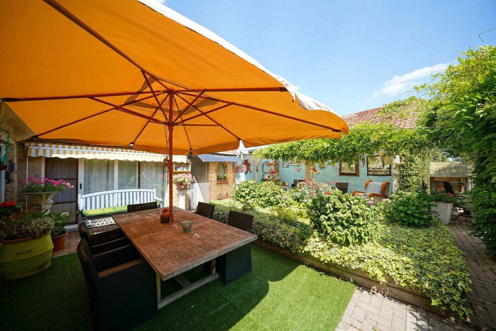 Ruime woning met drie slaapkamers - met loods/garage  foto 4