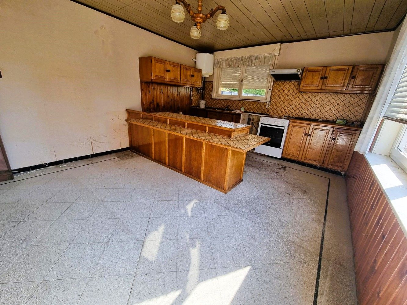 Te renoveren woning op 432m², 3 slaapkamers en ruime garage aanbouw foto 3
