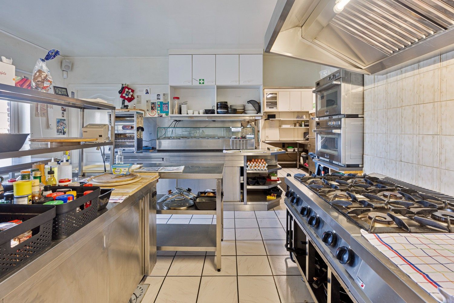 Bedrijfspand met woonst op perceel met commerciële mogelijkheden (ca. 38a) foto 27