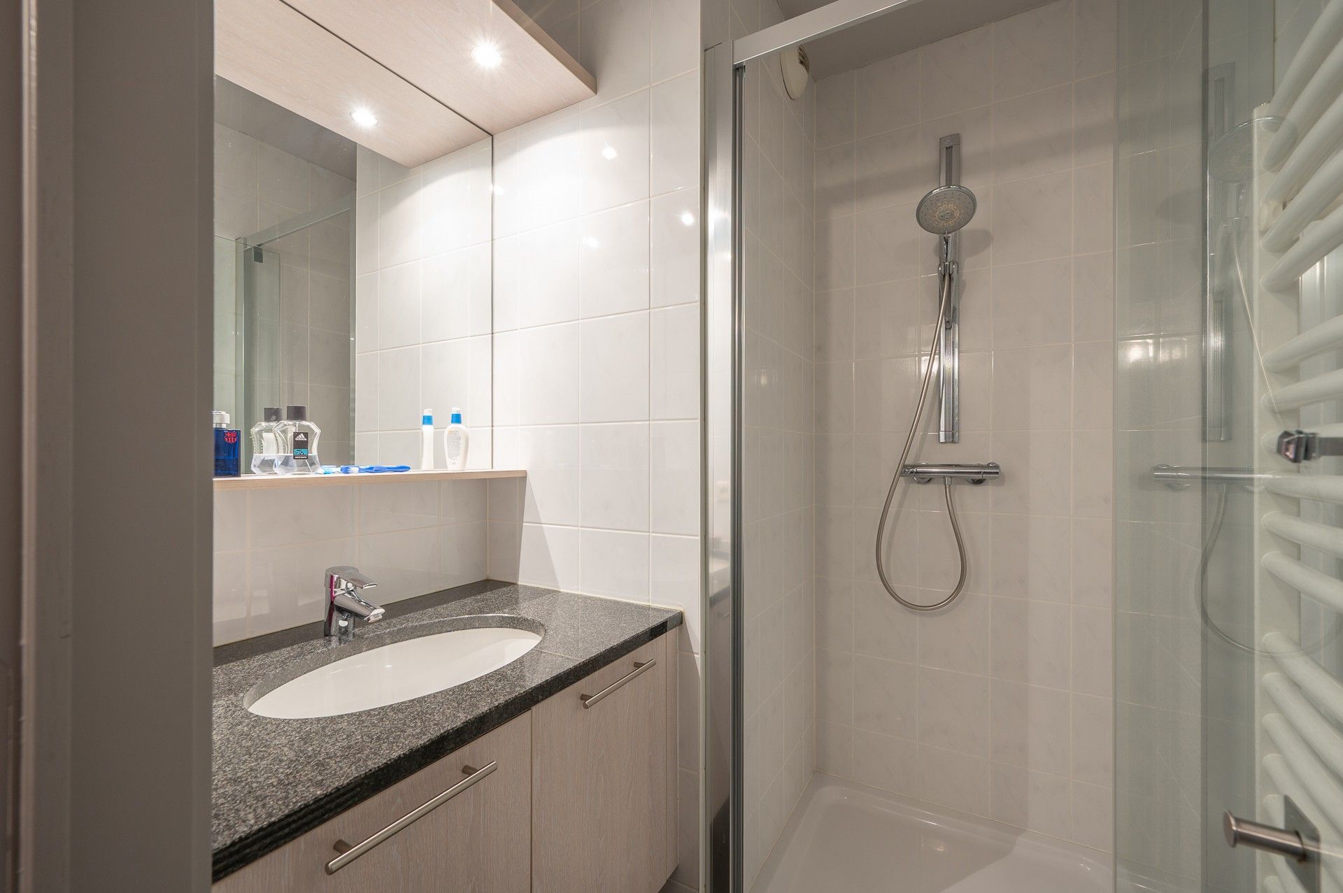 Gemeubeld: gezellig appartement vlakbij de Lippenslaan! foto 17