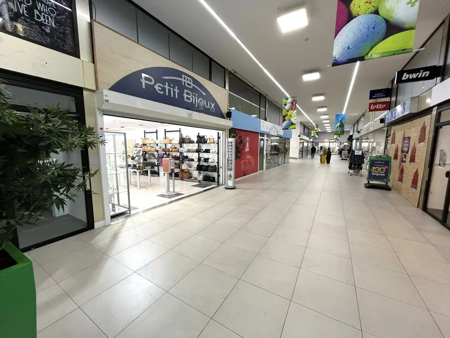 Winkelruimte in Shopping 3 foto 4