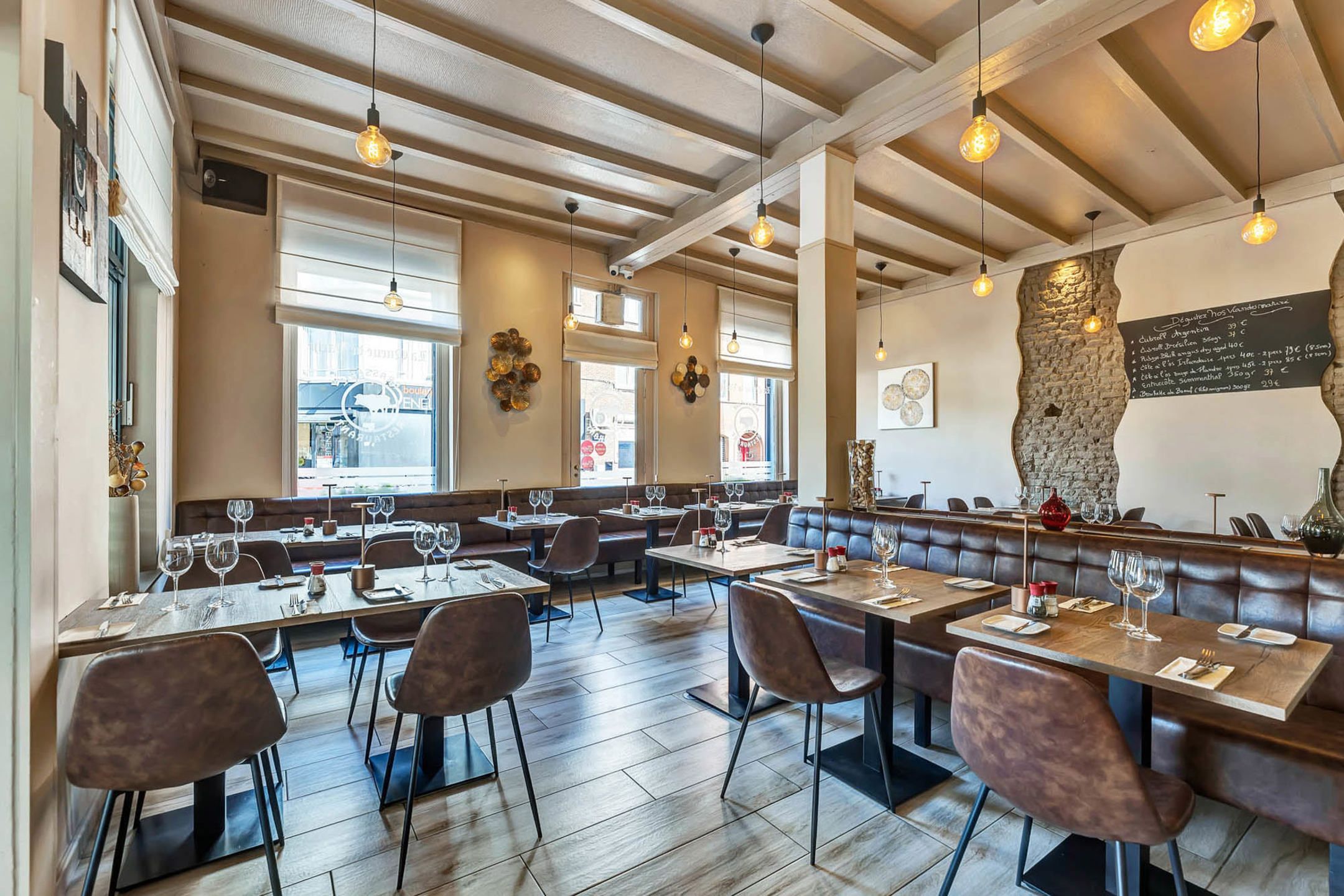 Gewaardeerd restaurant/handelspand met appartementen foto 3