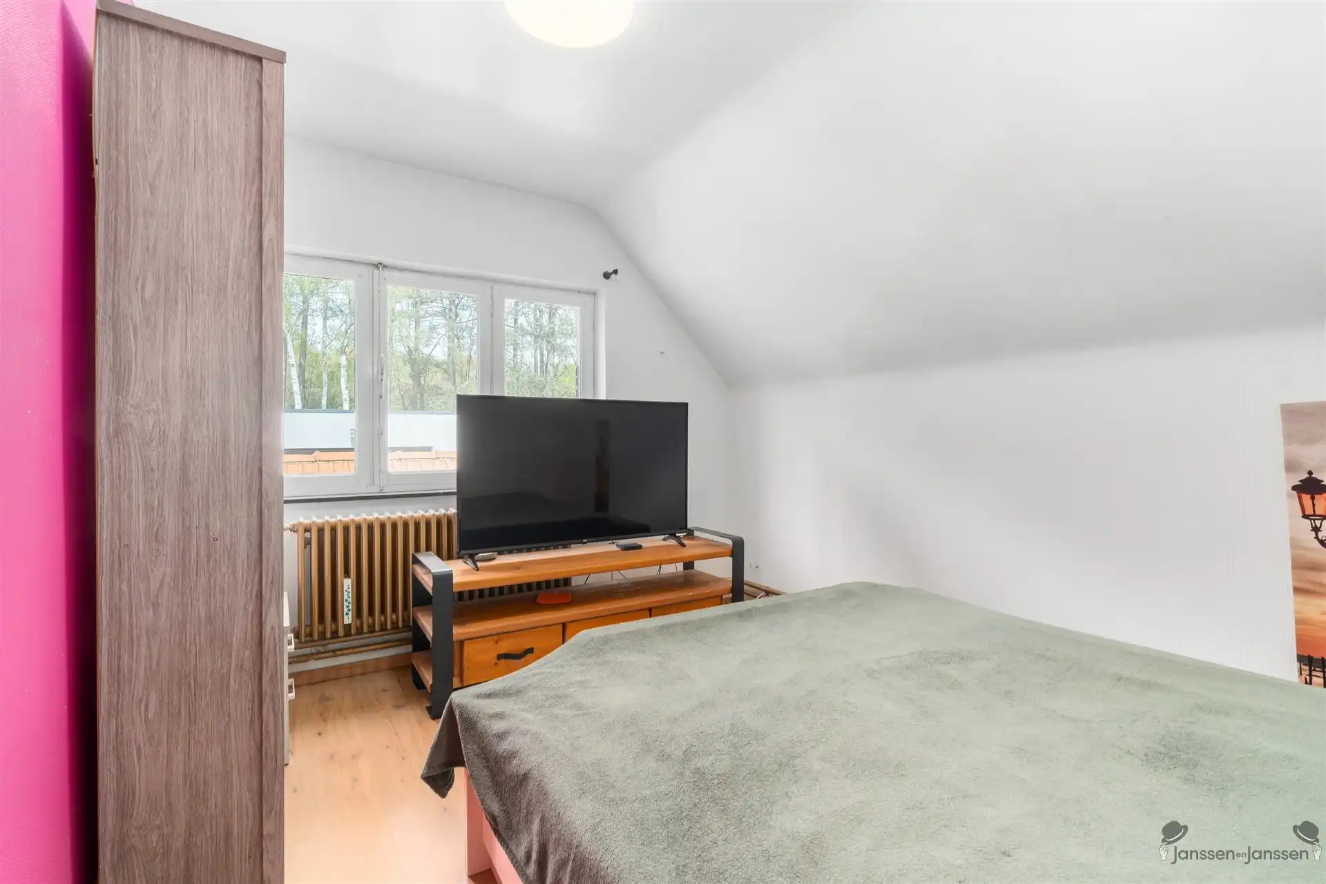 Vrijstaande woning met modern bijgebouw en renovatiepotentieel in groen Beverlo foto 12