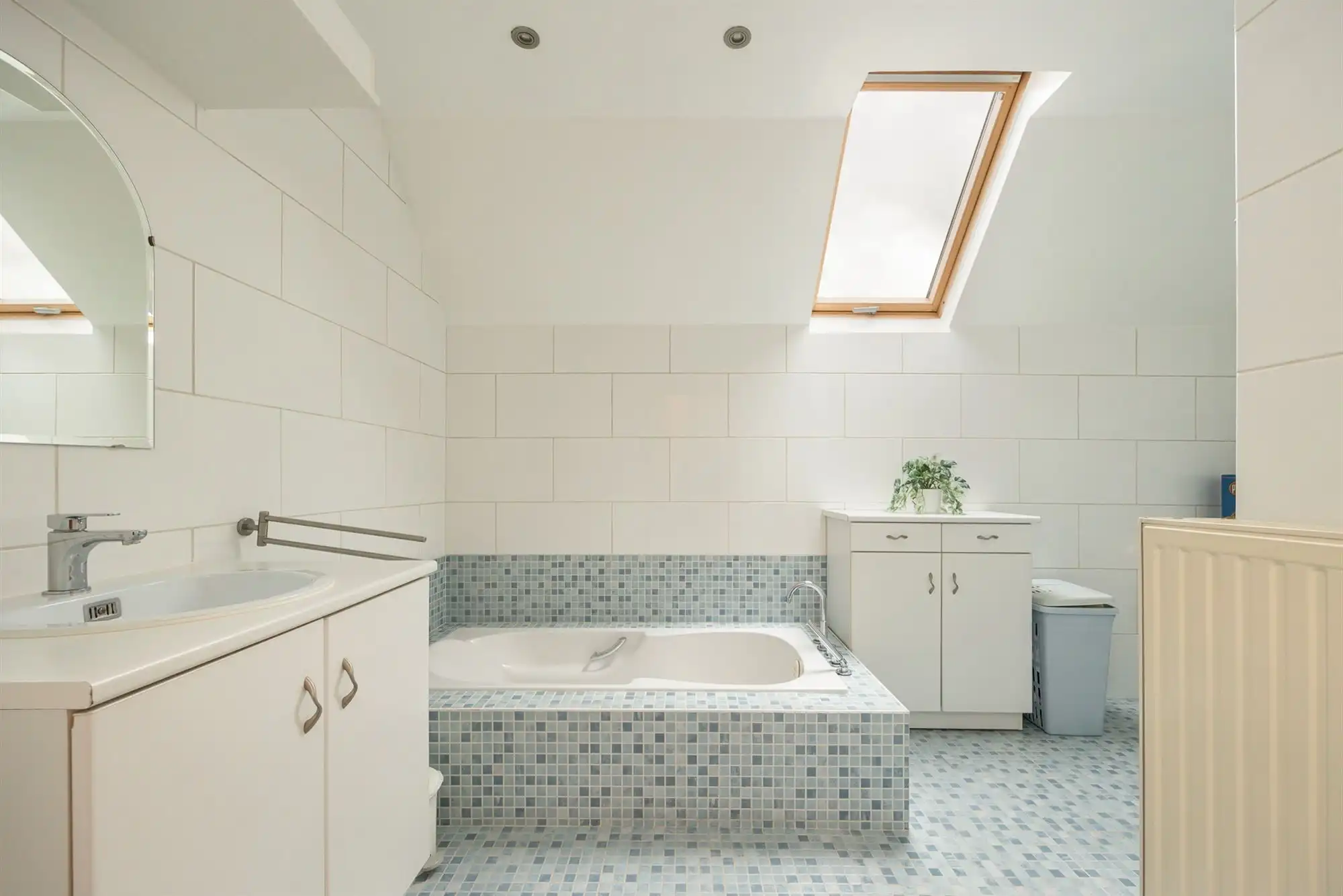 Ruime woonst, polyvalente ruimte, studio en garage foto 12