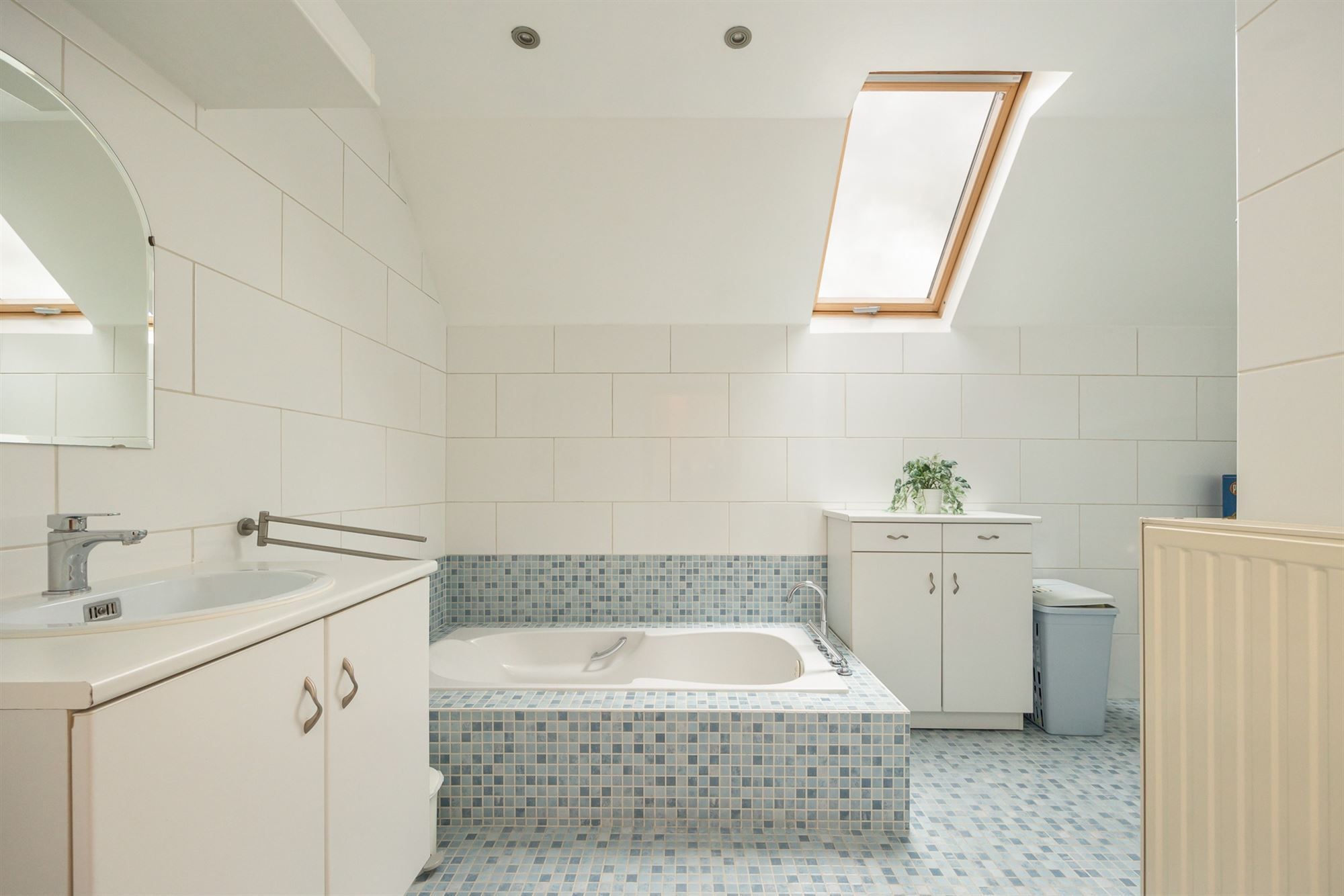 Ruime woonst, polyvalente ruimte, studio en garage foto 12