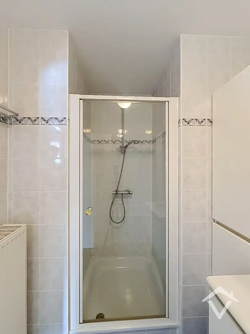 Instapklaar appartement met 2 slaapkamers, 2 bergingen en garage te Eernegem foto 21