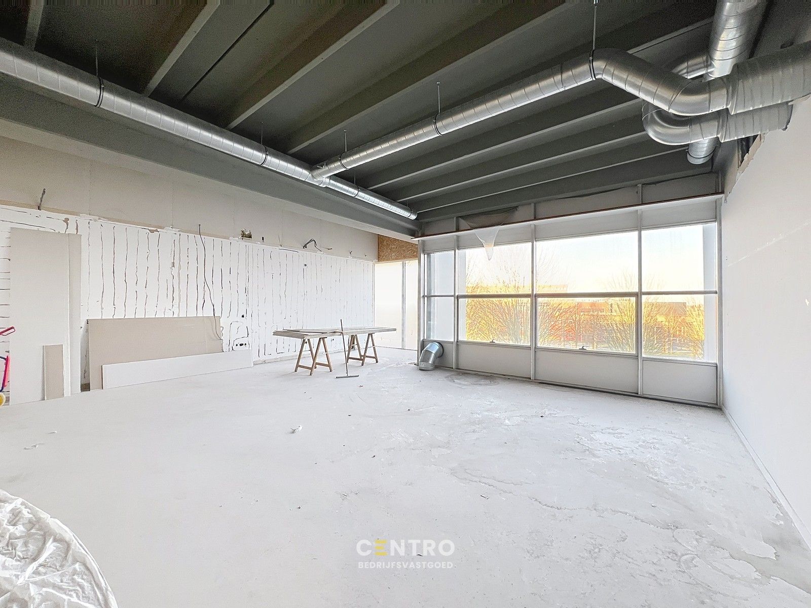 Energiezuinige, vernieuwde SERVICED kantoorruimte op Ieper Business Park! foto 9