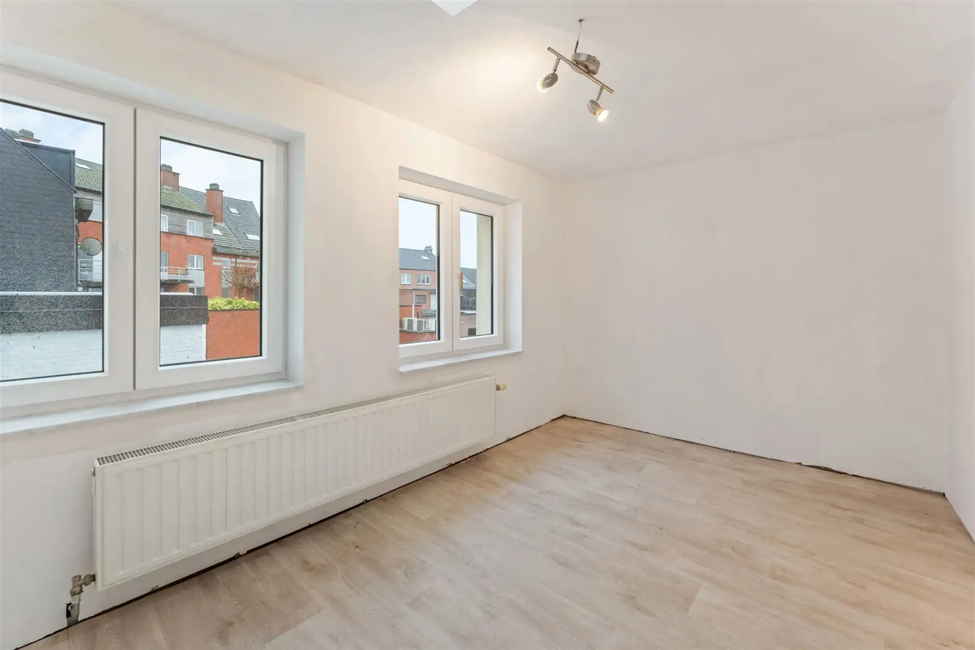 VERNIEUWD APPARTEMENT MET 2 SLAAPKAMERS PAL IN HET CENTRUM VAN BERINGEN foto 11