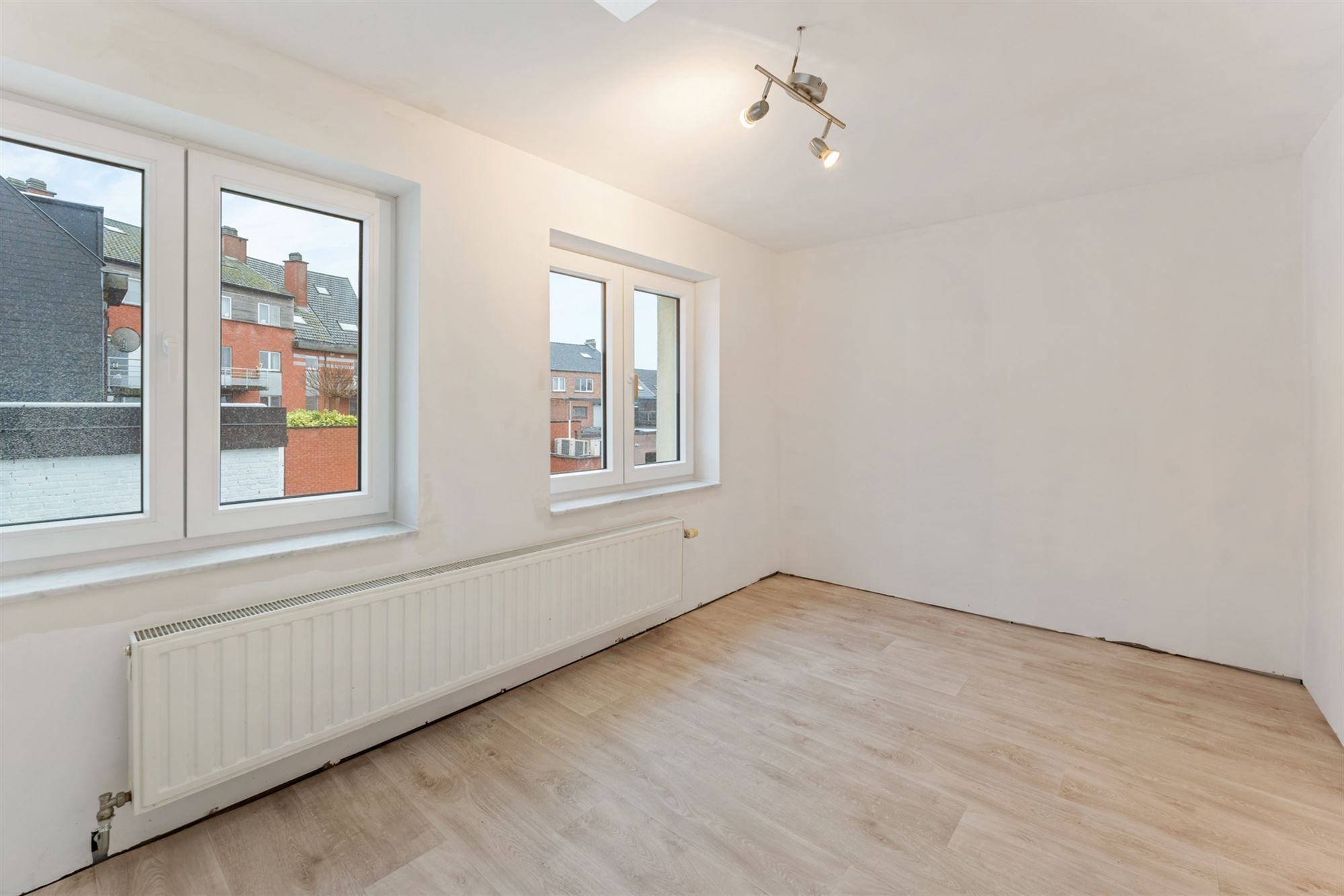 VERNIEUWD APPARTEMENT MET 2 SLAAPKAMERS PAL IN HET CENTRUM VAN BERINGEN foto 11