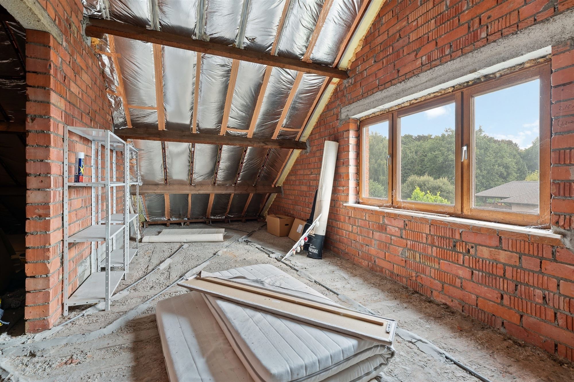 ZEER RUIME EN RECENT GERENOVEERDE WONING OP EEN PERCEEL VAN 2367m² UITGERUST MET EEN VERGUNDE PAARDENSTAL EN ACHTERLIGGENDE WEIDE foto 19