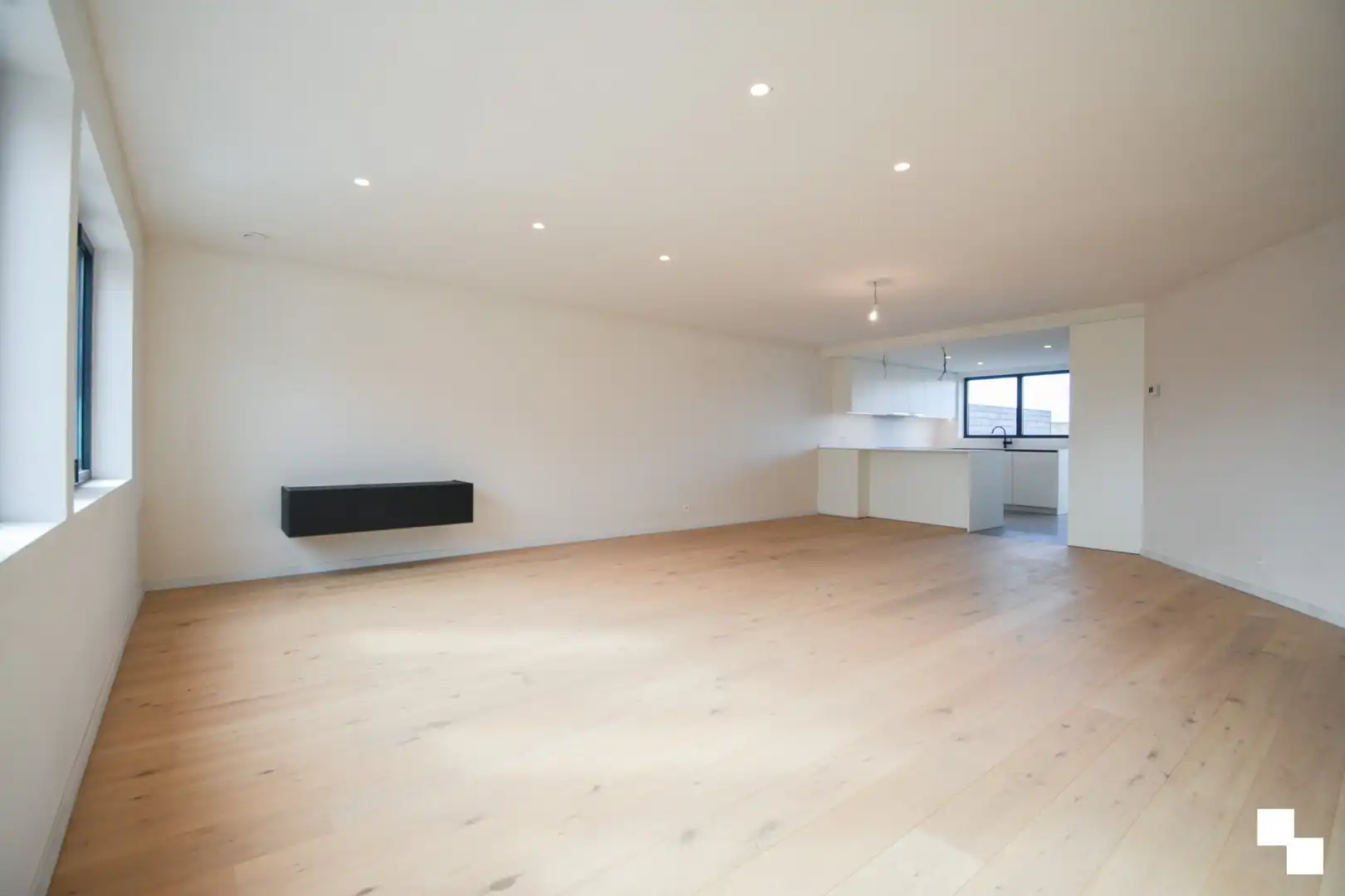 Tweeslaapkamer appartement met garage nabij het centrum van Izegem foto 4