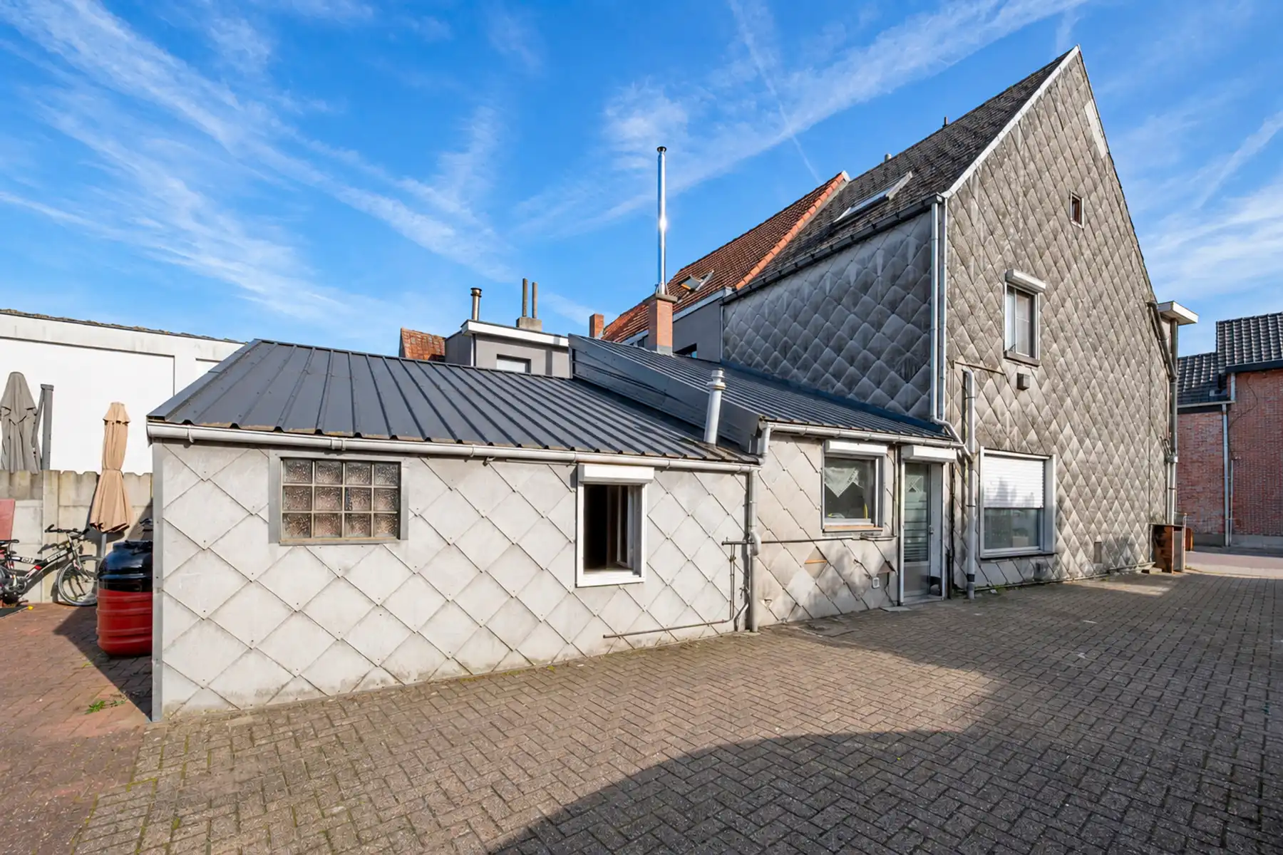 Halfopen bebouwing met potentieel op toplocatie in Lokeren foto 13