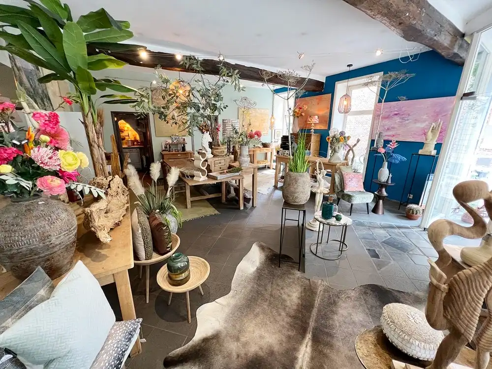 Ruim handelsgelijkvloers in historisch pand in het centrum van Maaseik foto 6