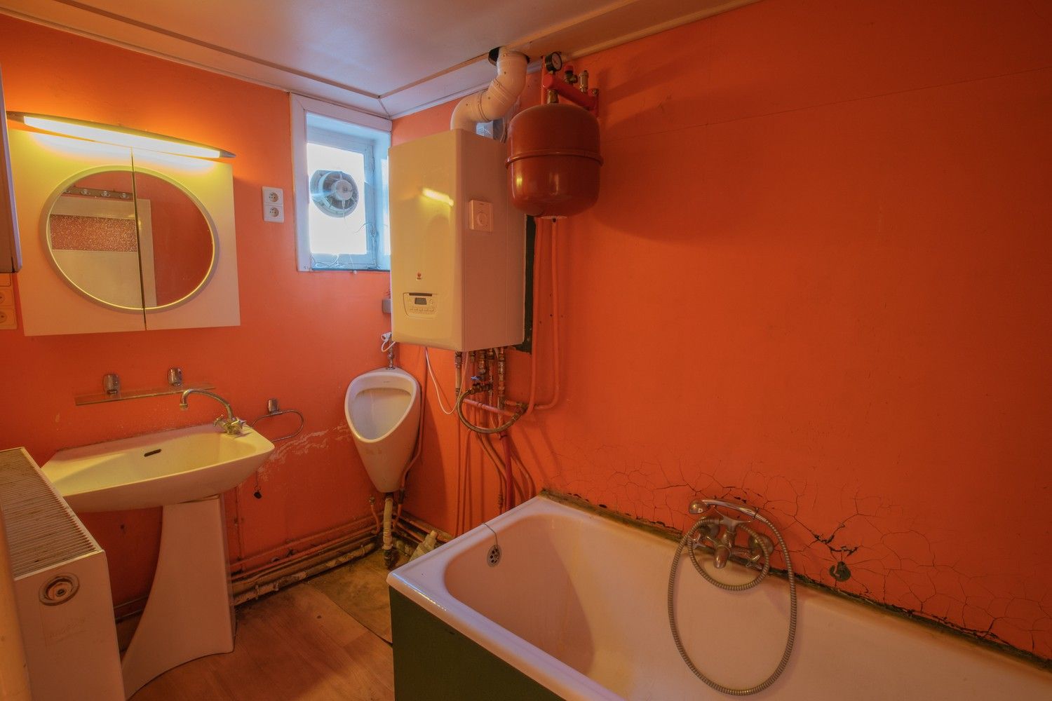 Te renoveren rijwoning in hartje Aarschot foto 11